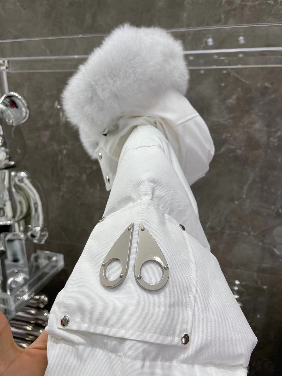 MO*SE KN*CKLES "Q3" PUFFER - White