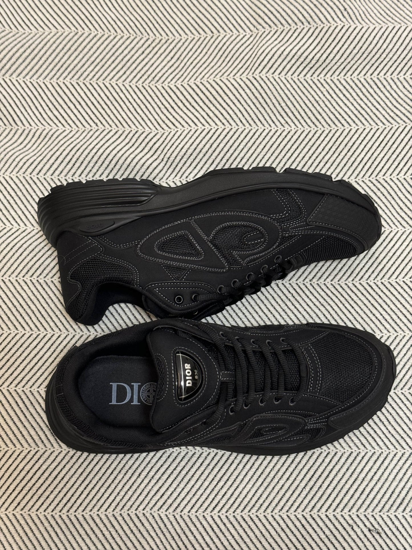 DI*R X St*ne Island B30 "Black"