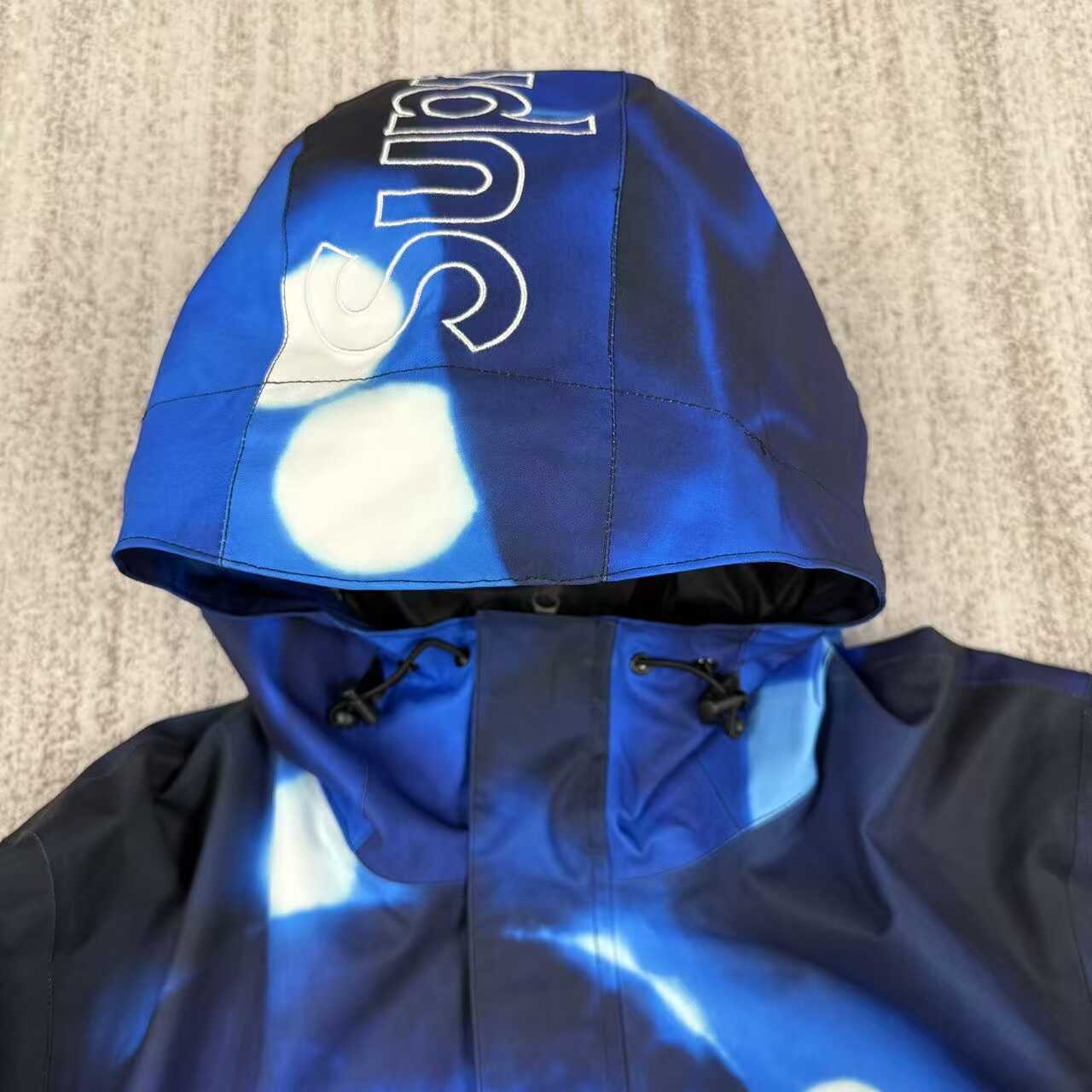 SUPR*ME "Nas and DMX" GORE-TEX Shell Jacket