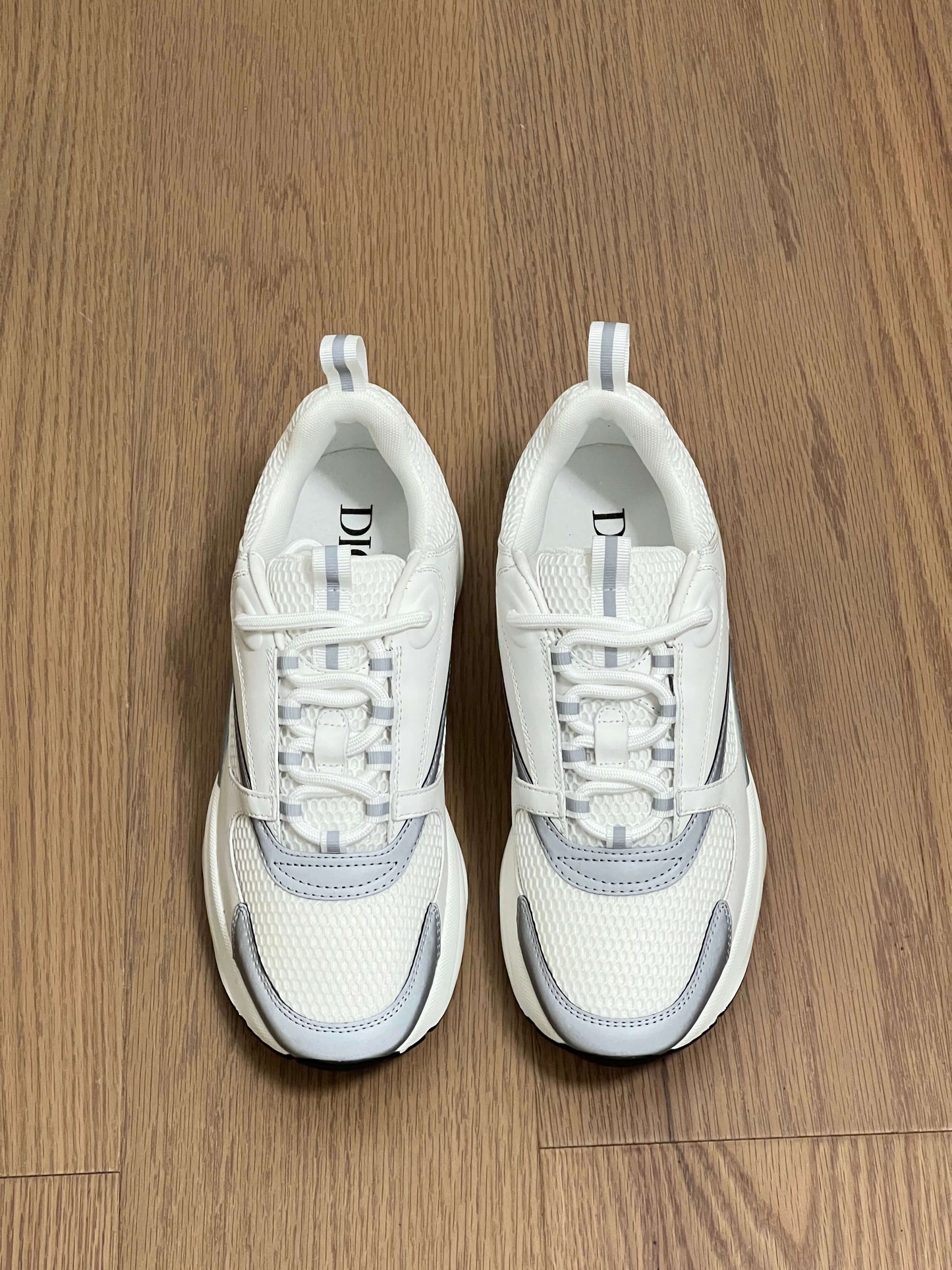 D*or B22 White