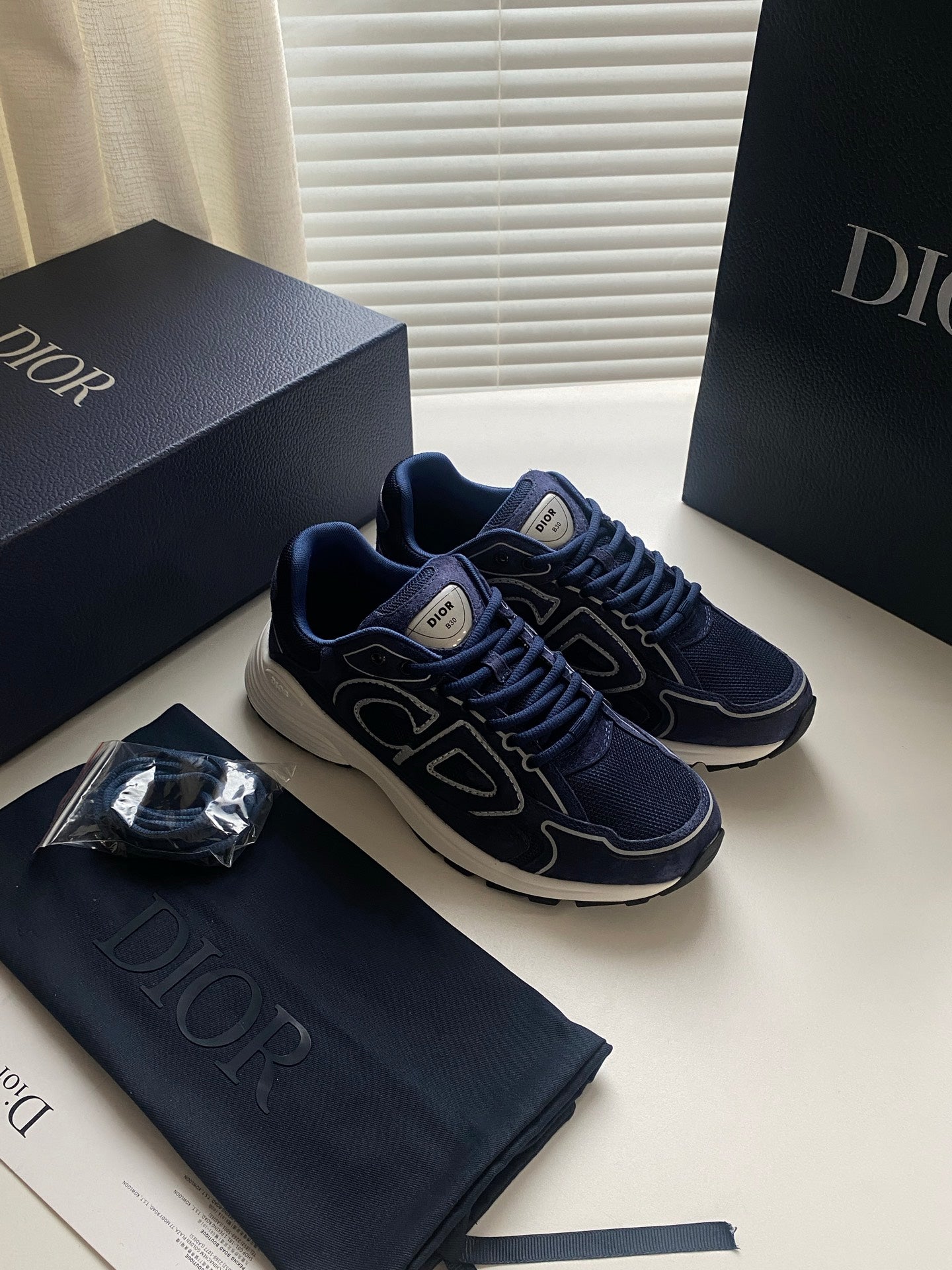 DI*R B30 "Blue & White"