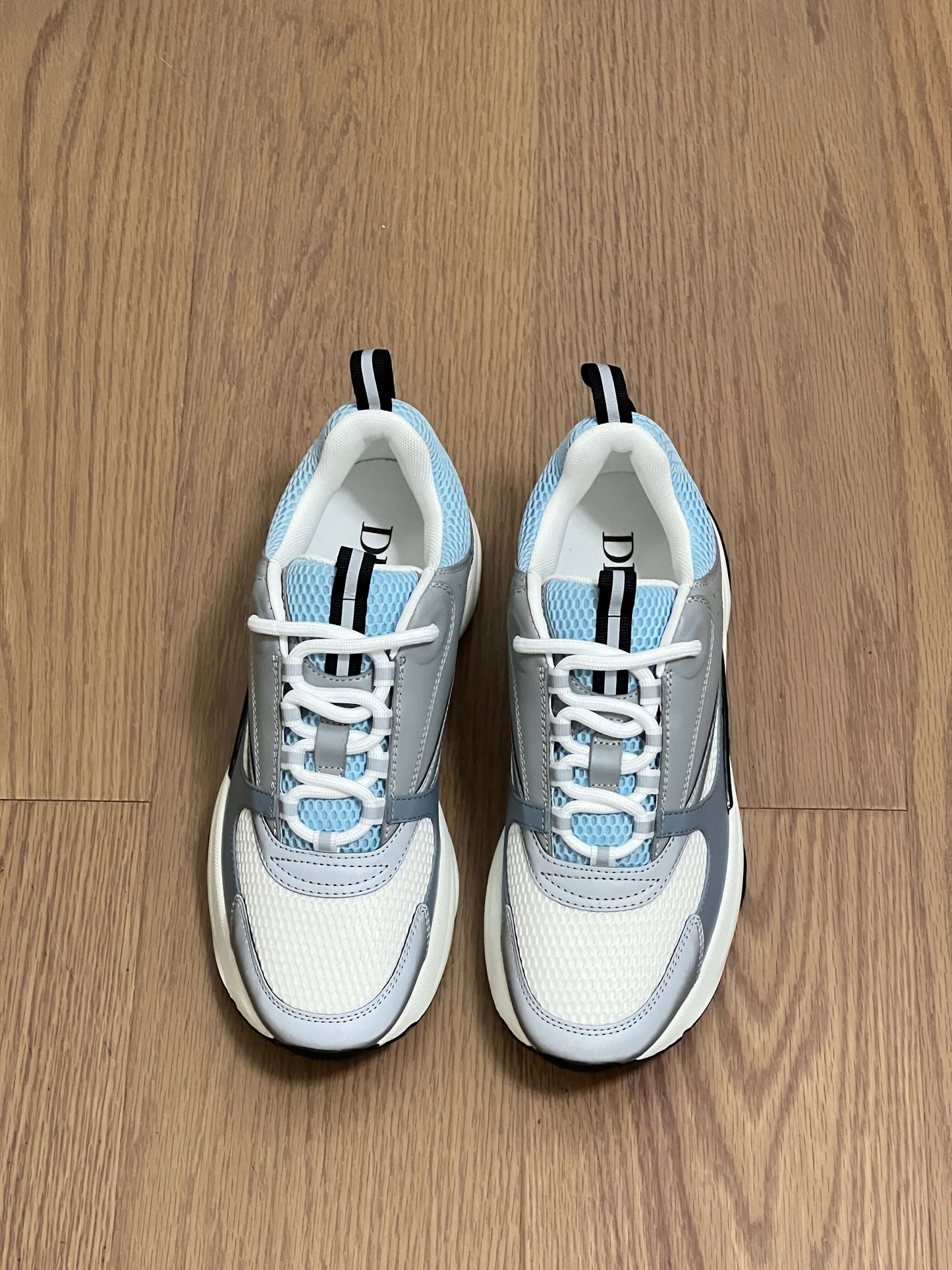 D*or B22 White Blue