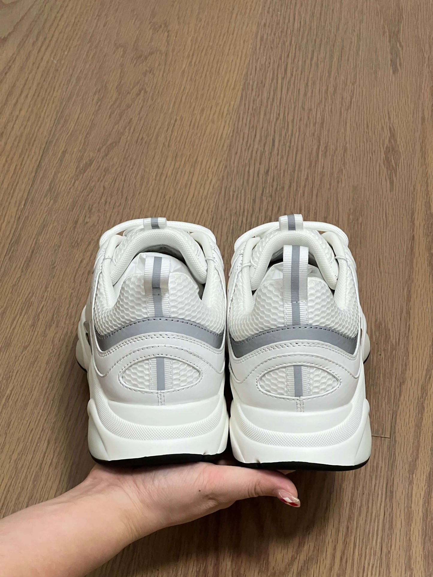 D*or B22 White