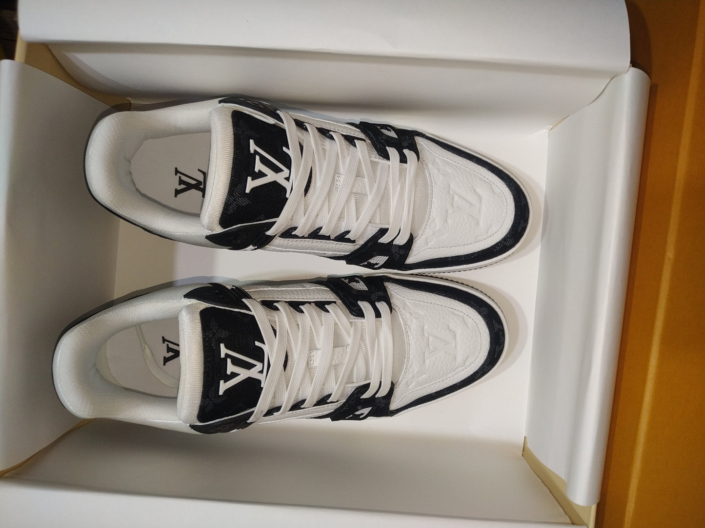 L*V TRAINER "BLACK"
