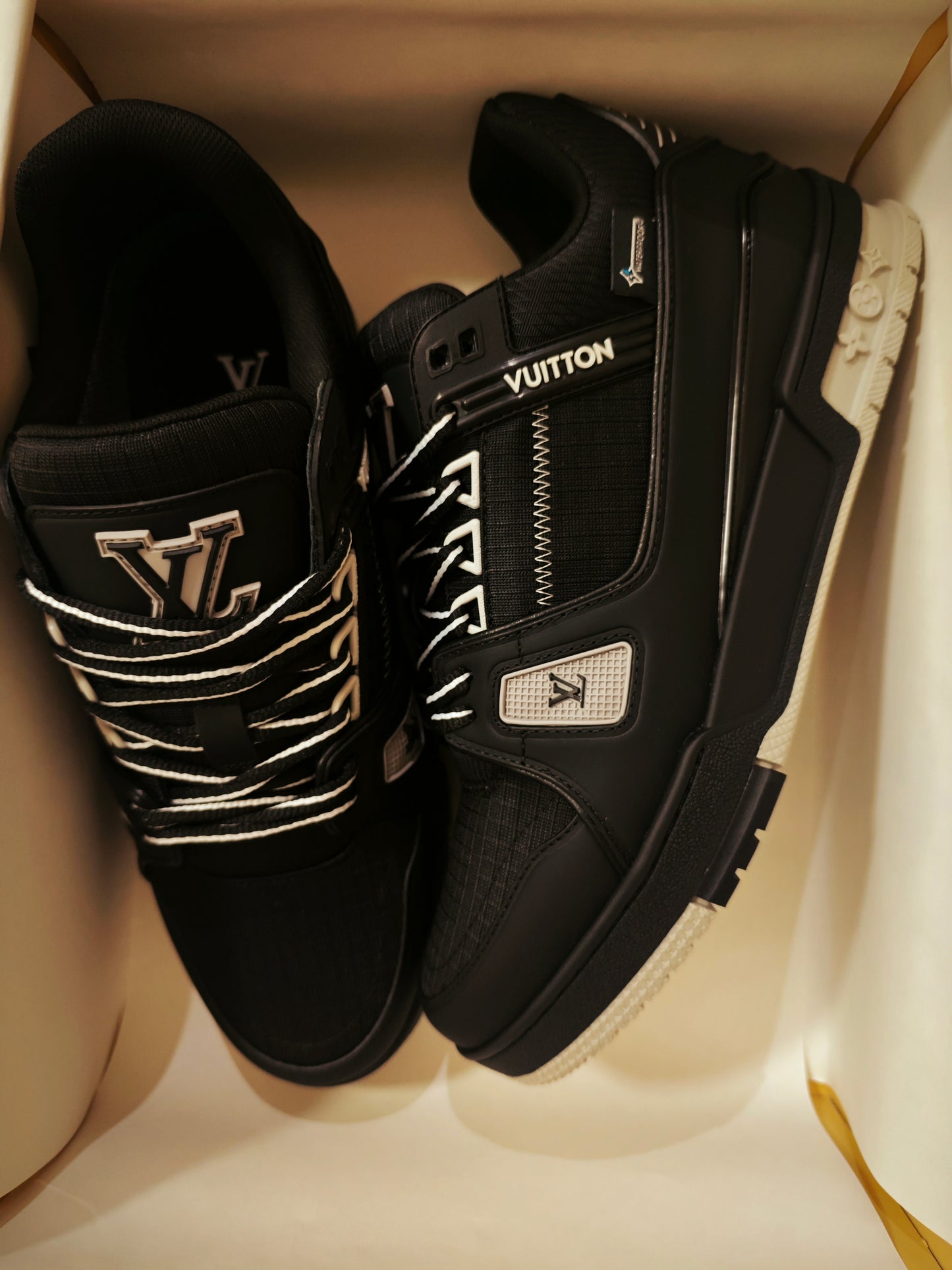 L*V TRAINER "DARK"