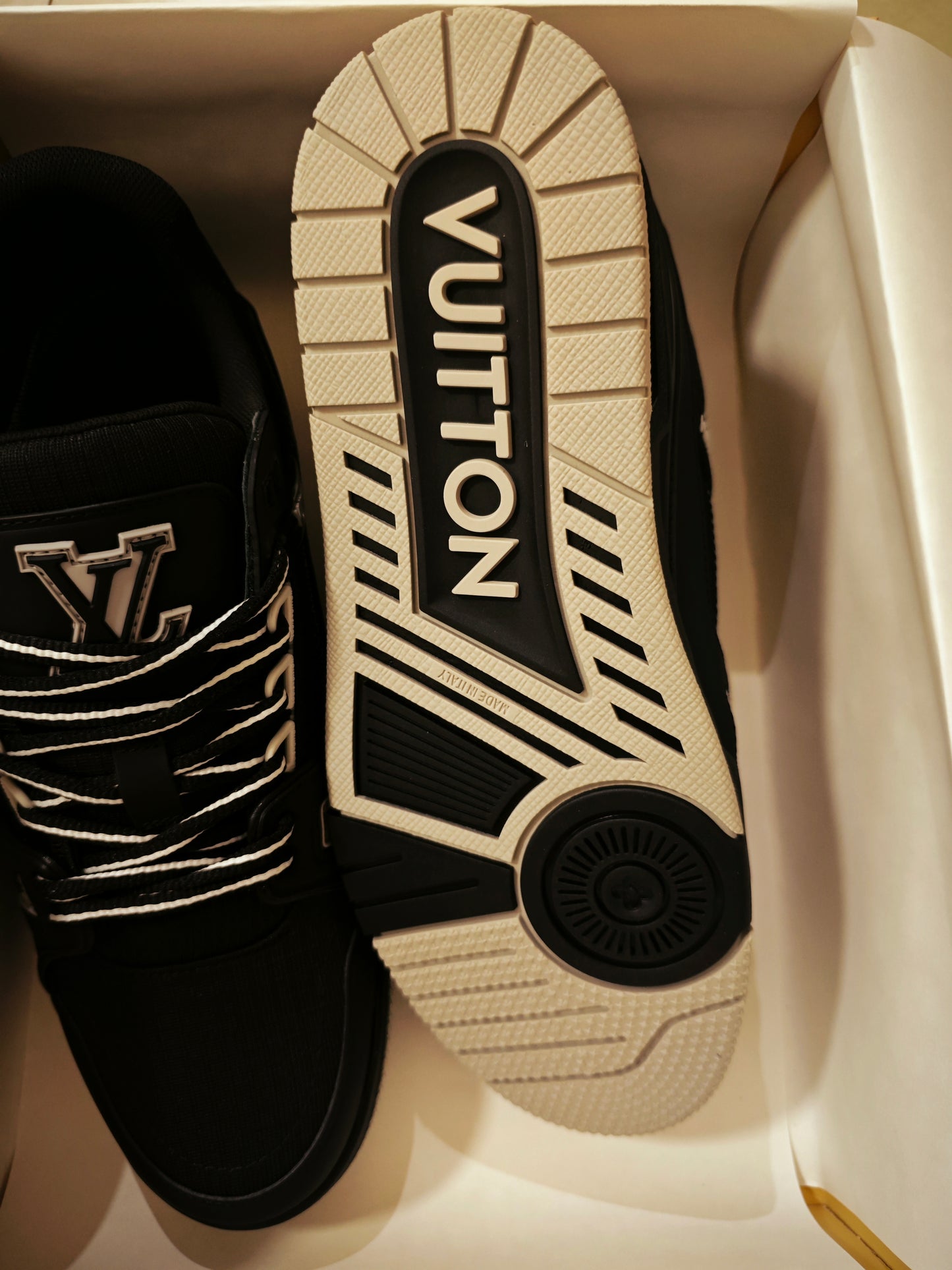 L*V TRAINER "DARK"