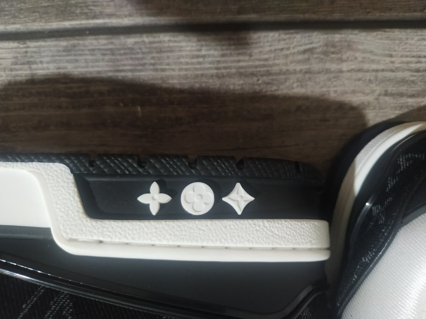 L*V TRAINER "BLACK"