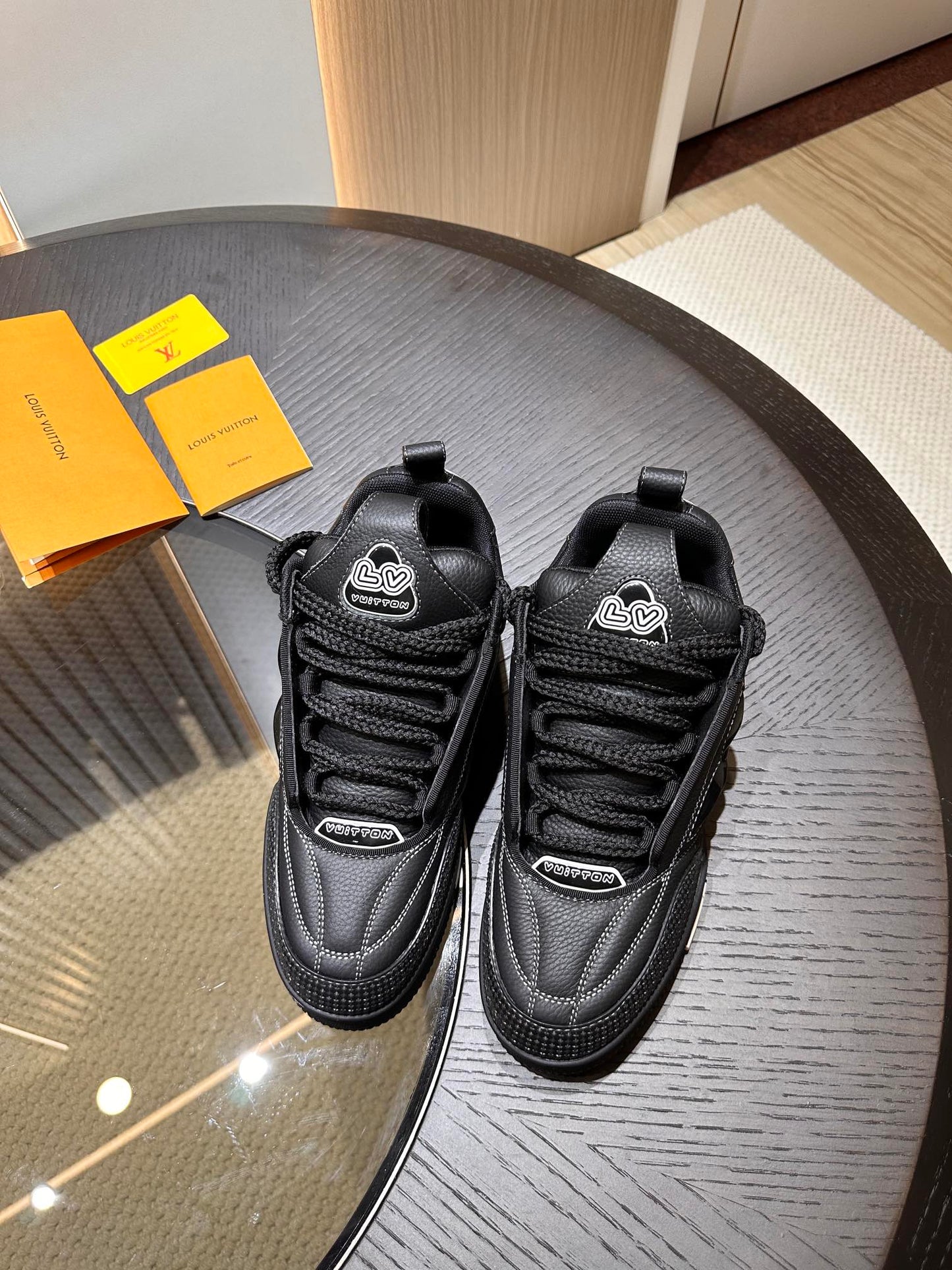 L*V SKATE "CARBON BLACK"