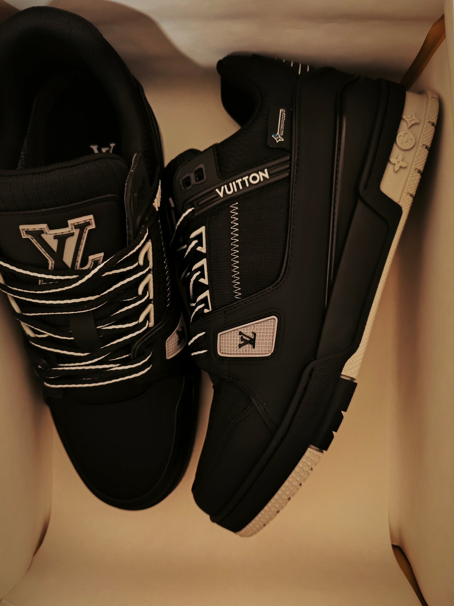 L*V TRAINER "DARK"