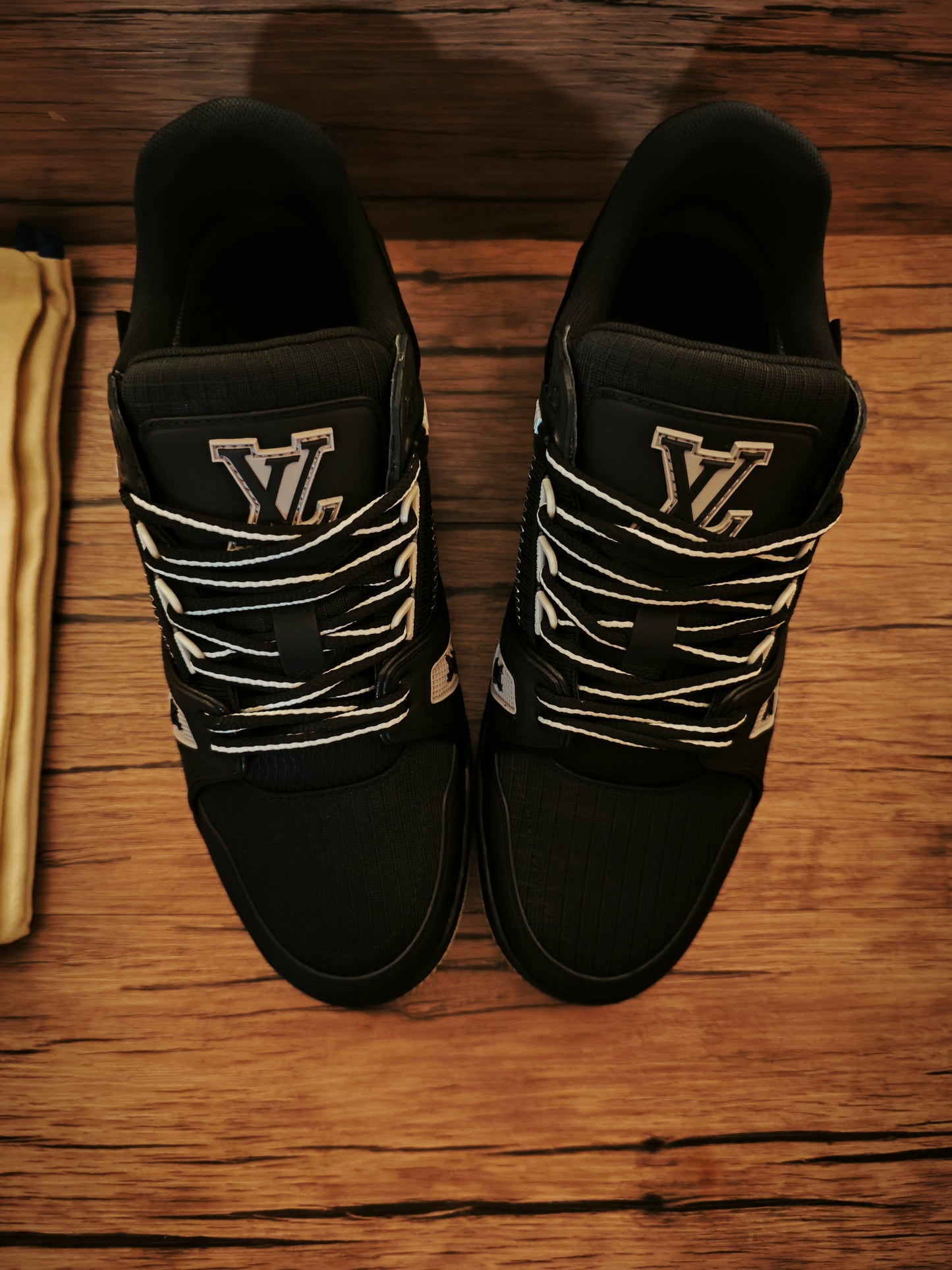 L*V TRAINER "DARK"