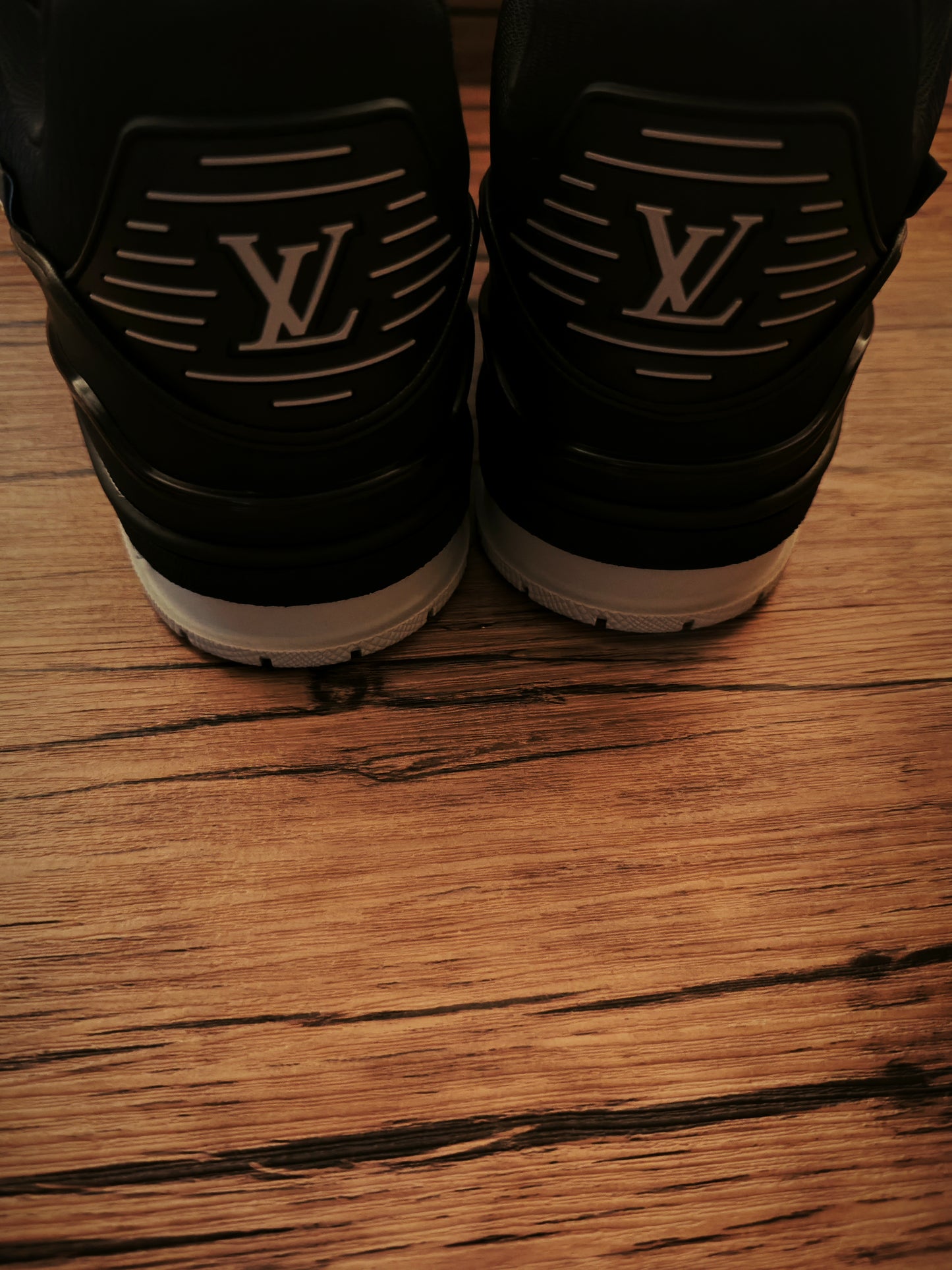 L*V TRAINER "DARK"