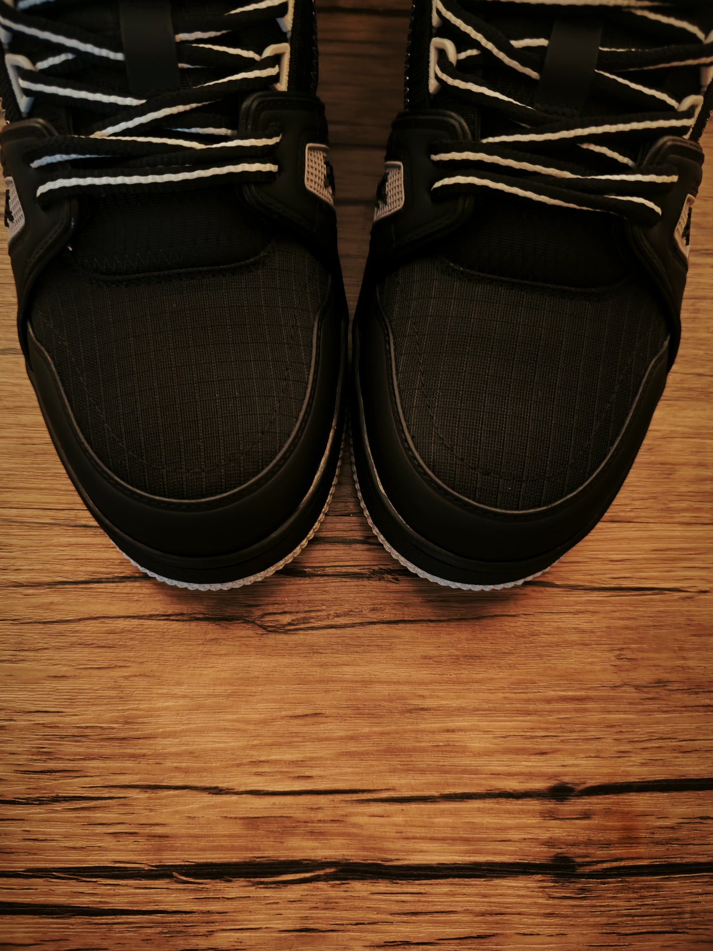 L*V TRAINER "DARK"