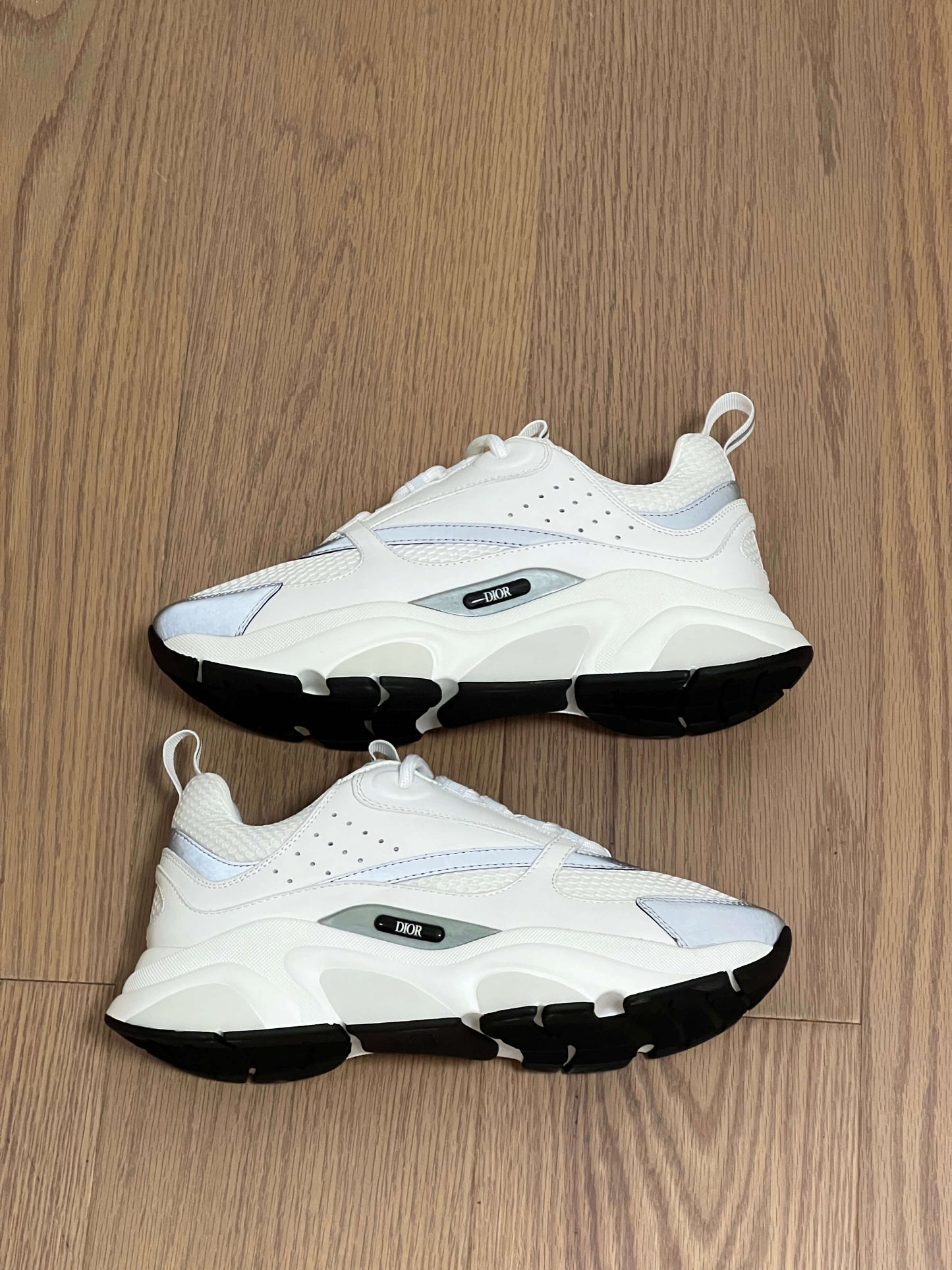 D*or B22 White