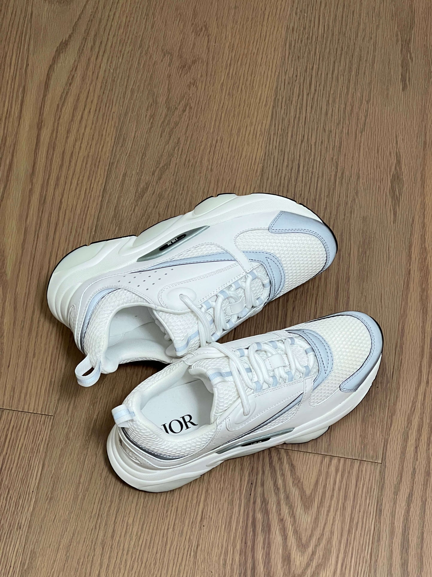 D*or B22 White