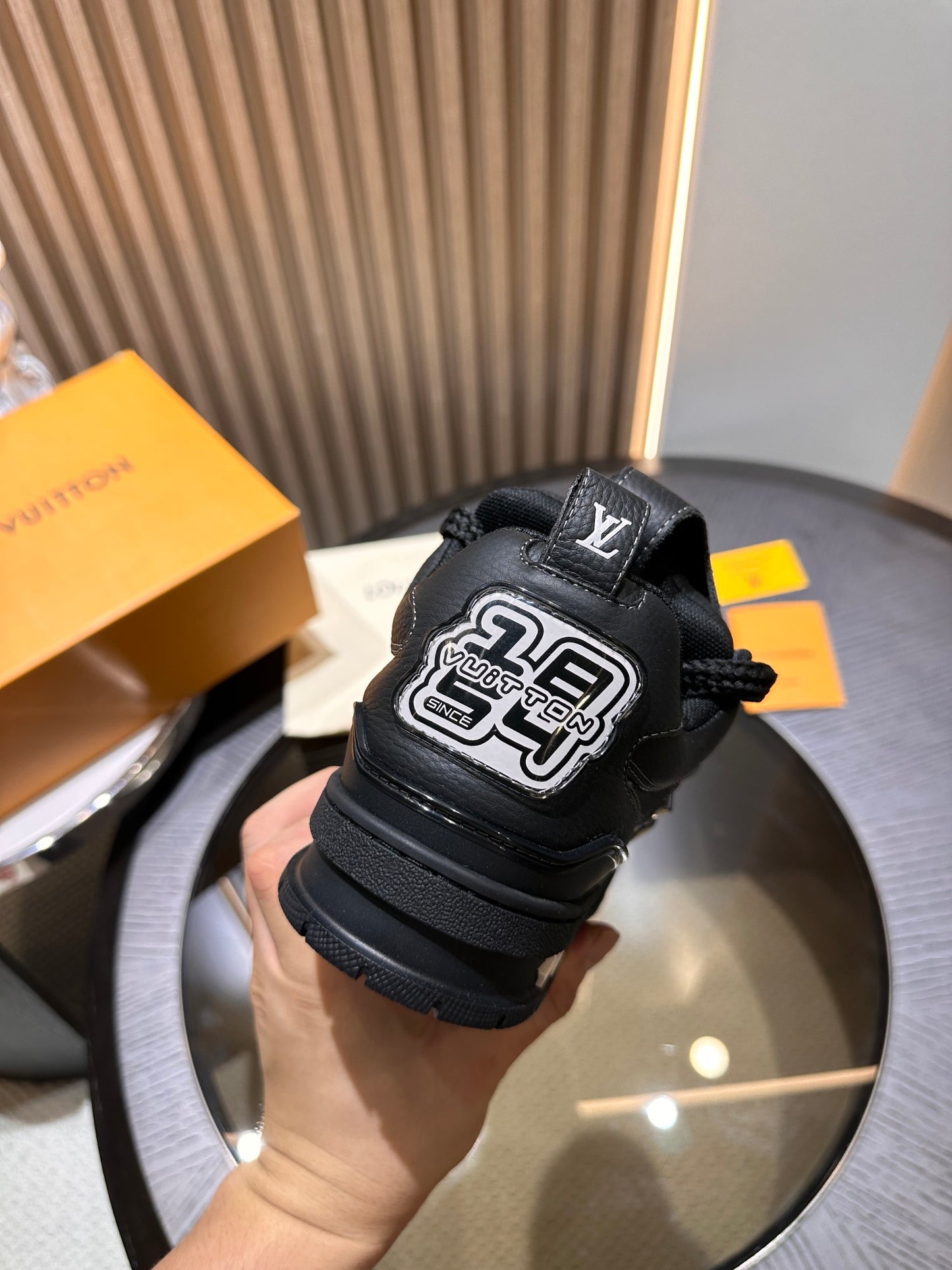 L*V SKATE "CARBON BLACK"