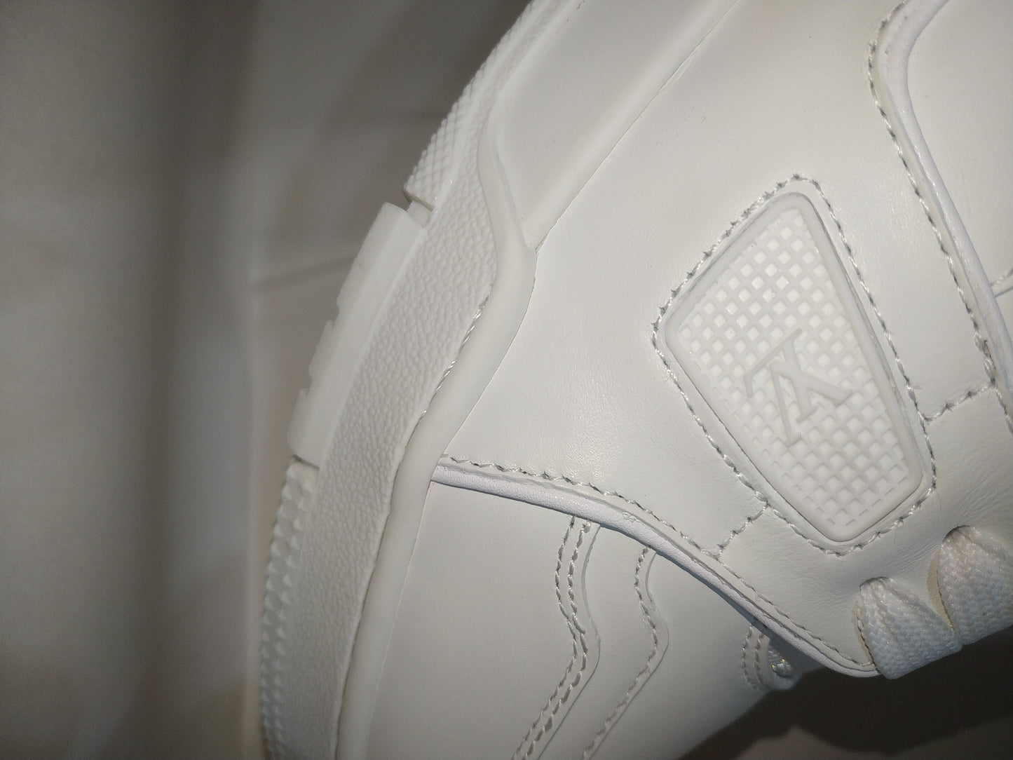 L*V TRAINER "WHITE"