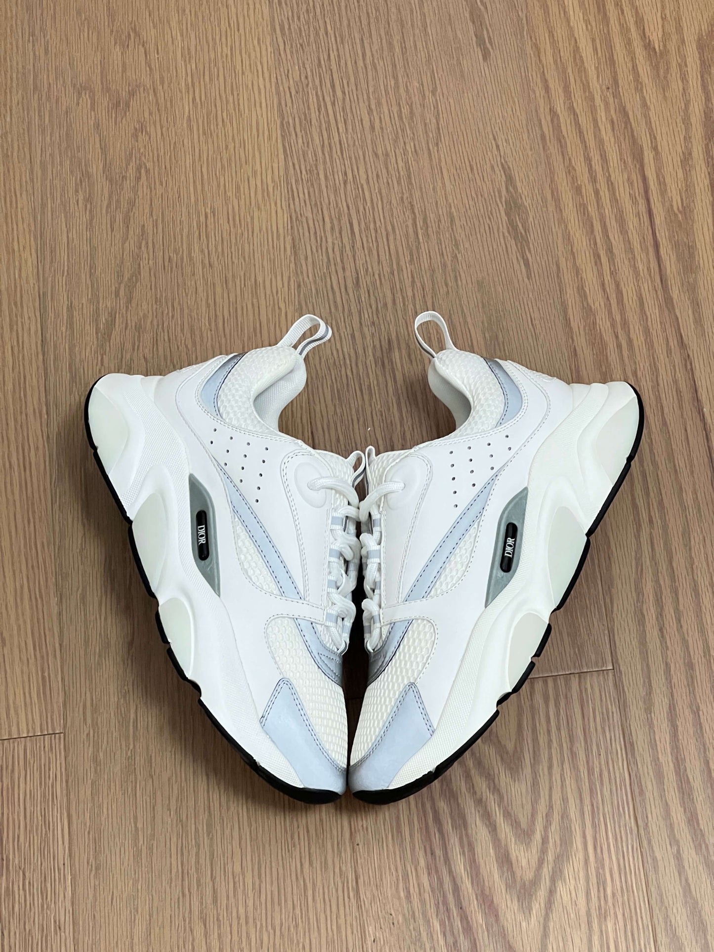 D*or B22 White