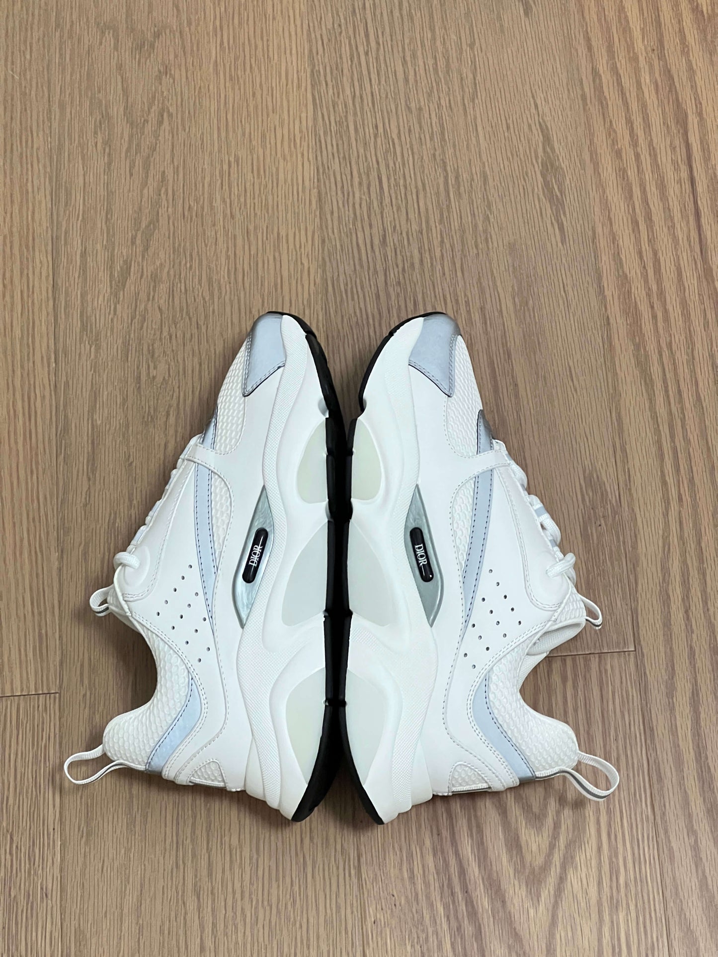 D*or B22 White
