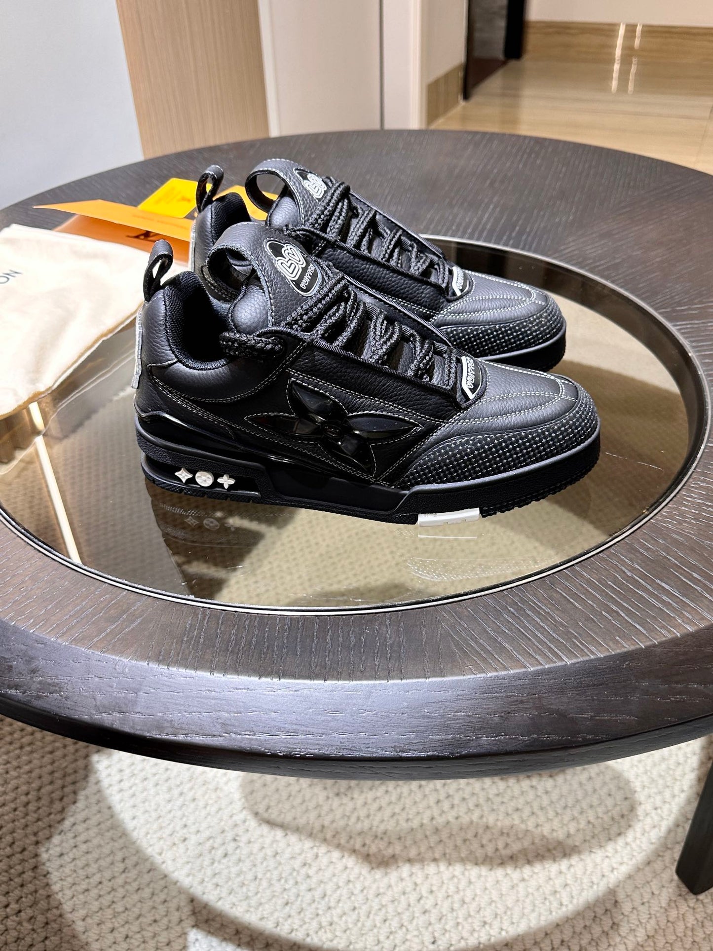 L*V SKATE "CARBON BLACK"