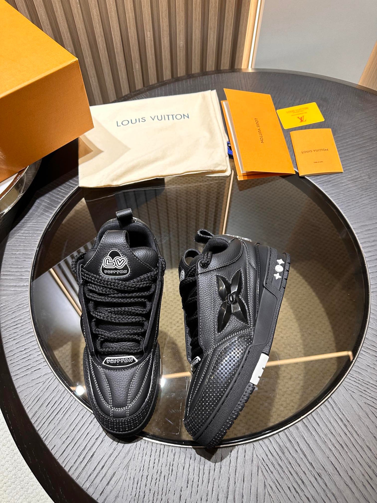 L*V SKATE "CARBON BLACK"