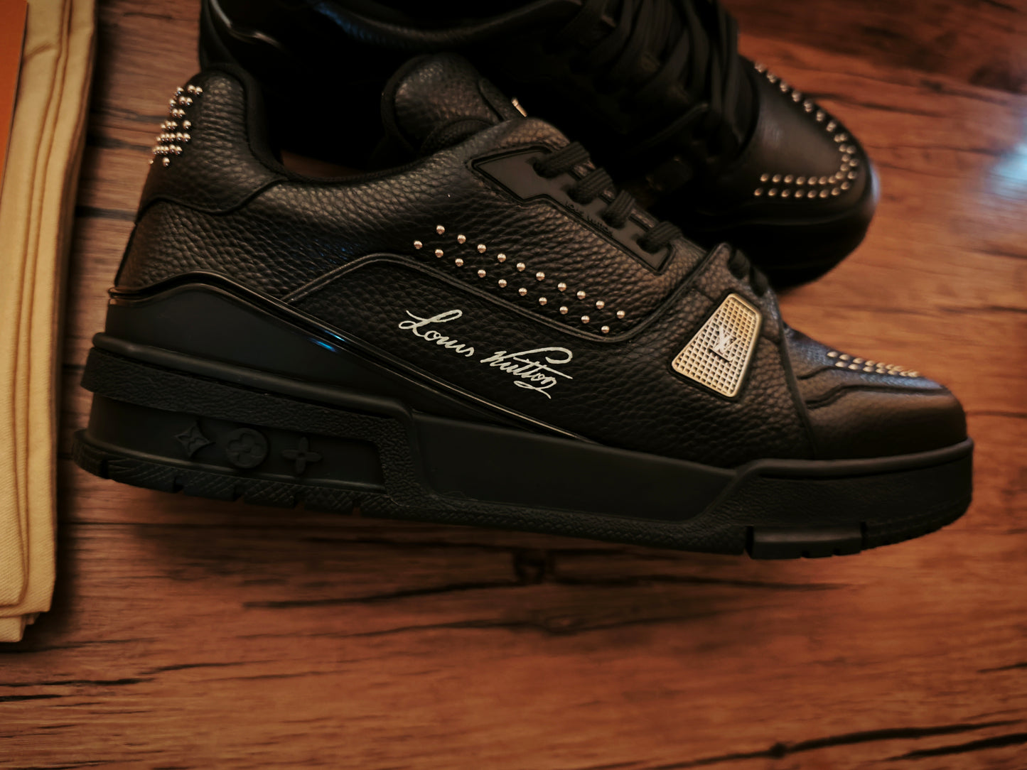 L*V TRAINER "BLACK DIAMOND"