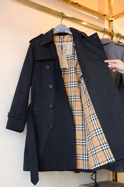 BURB*RRY “KENSINGTON” TRENCH COAT