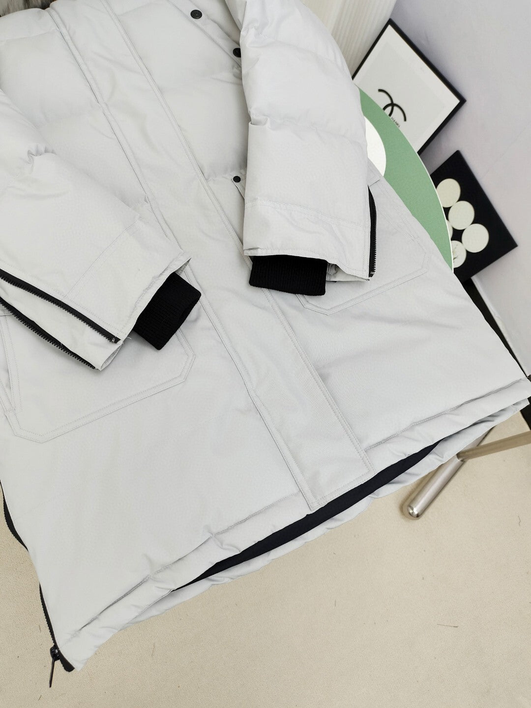 MO*SE KN*CKLES "Onyx Anguille" PUFFER - Gray