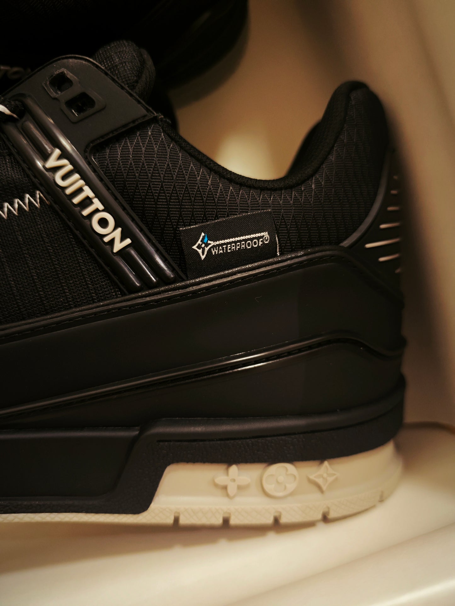 L*V TRAINER "DARK"