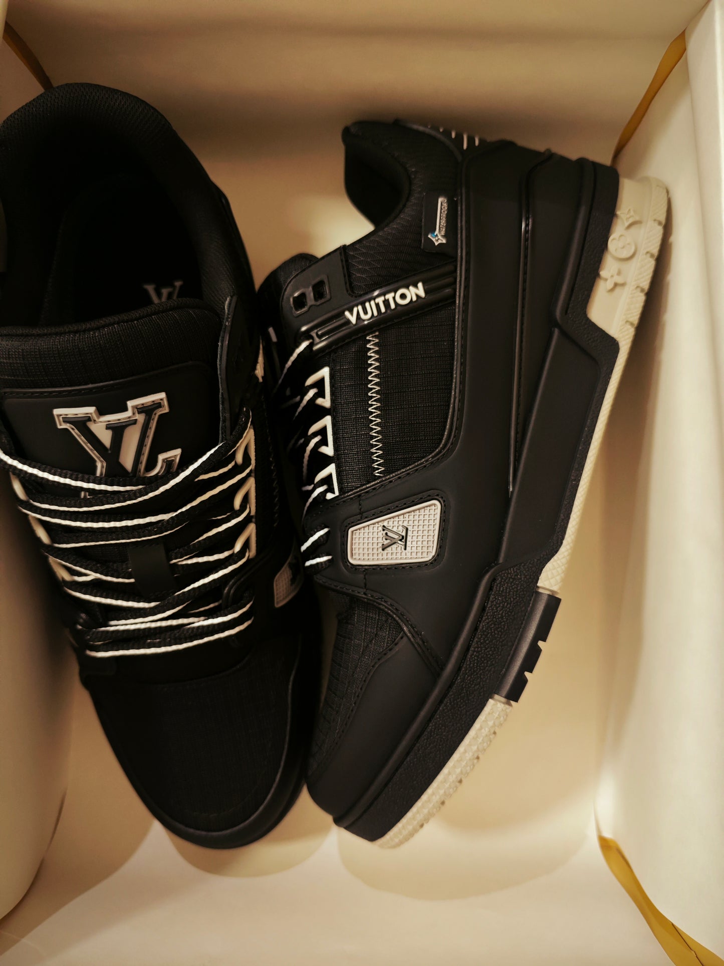 L*V TRAINER "DARK"