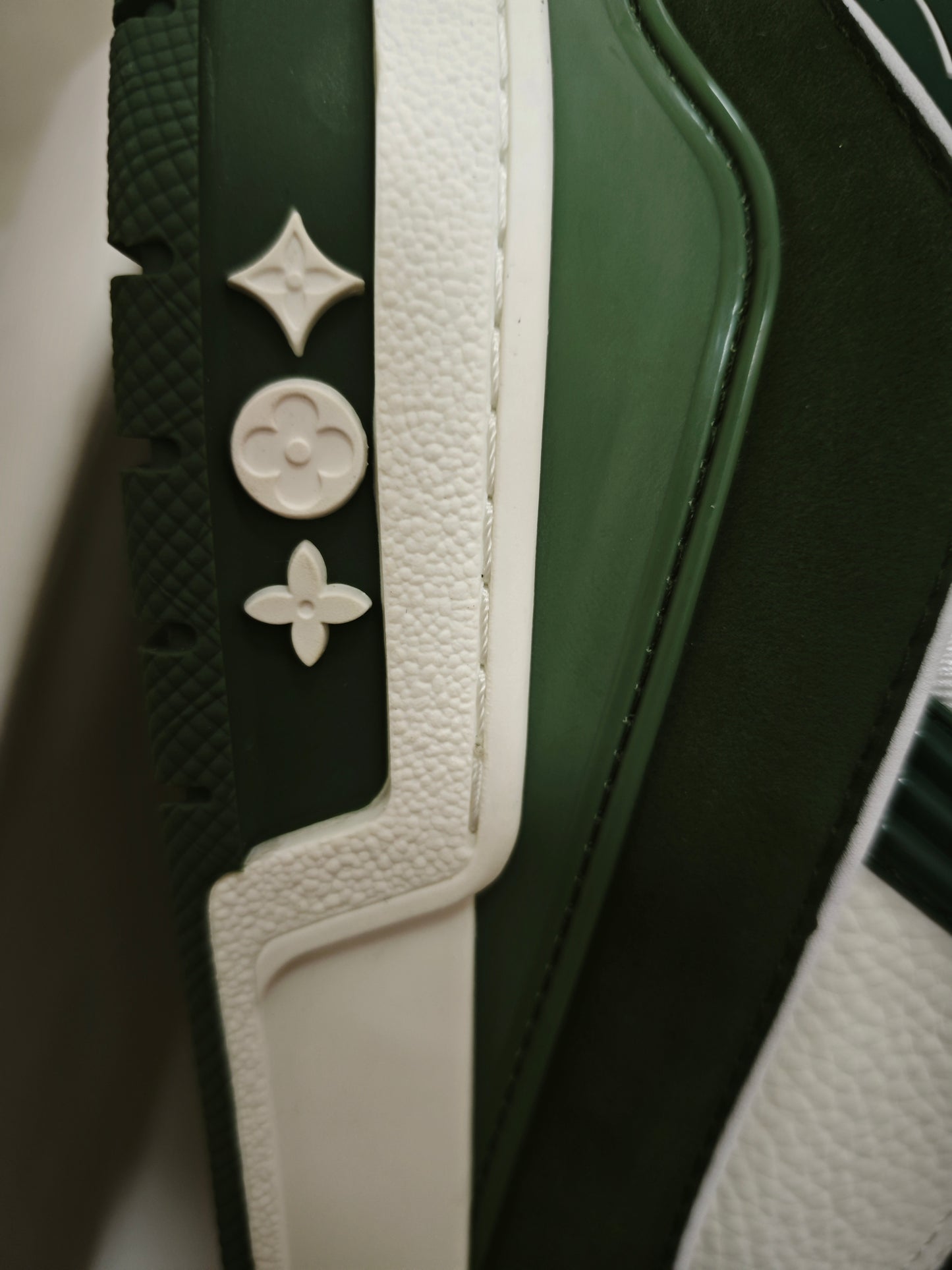 L*V TRAINER "MILITARY GREEN"