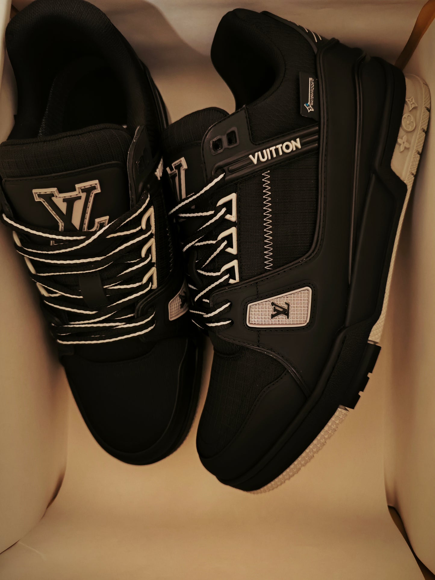 L*V TRAINER "DARK"
