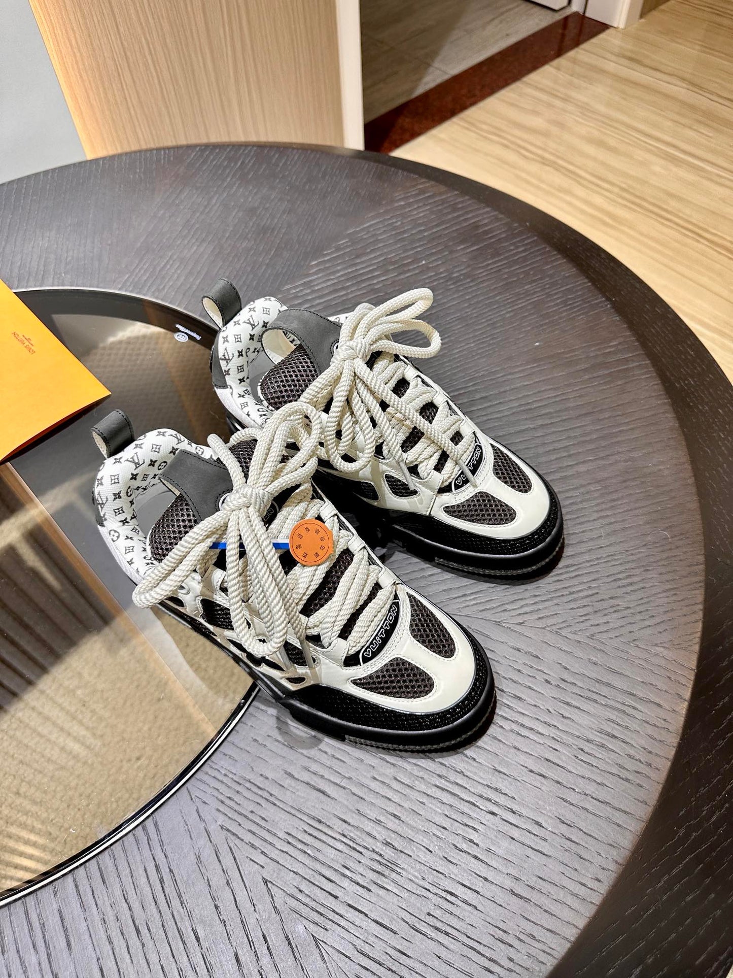L*V SKATE "WHITE BLACK"