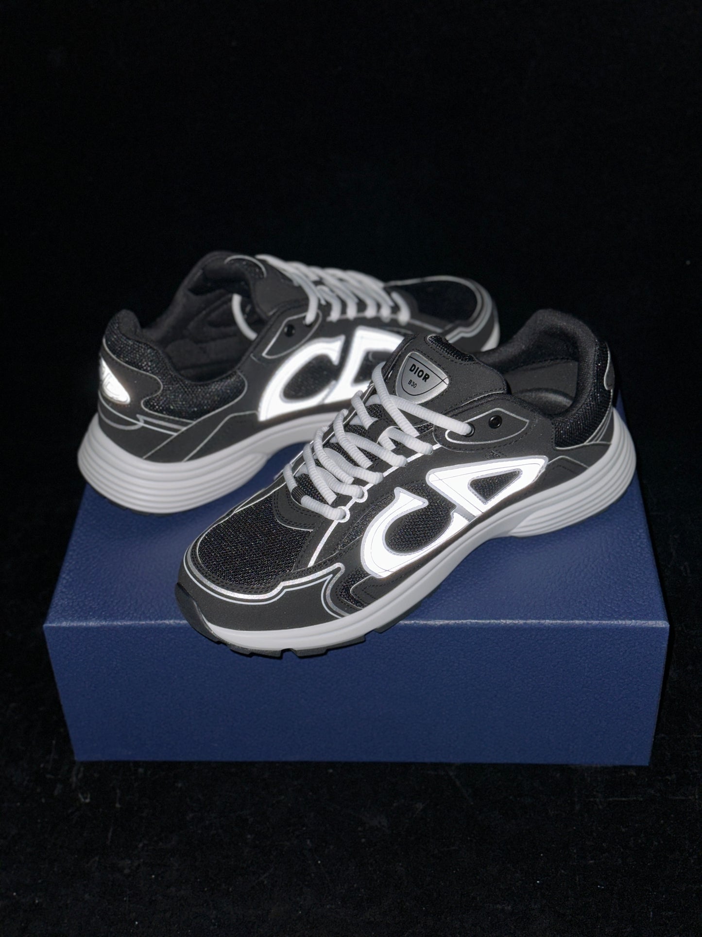 DI*R B30 "Black Basic"