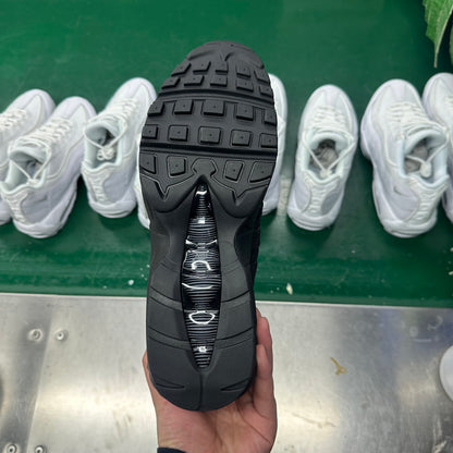 AIRM*X 95 "ESSENTIALS BLACK"
