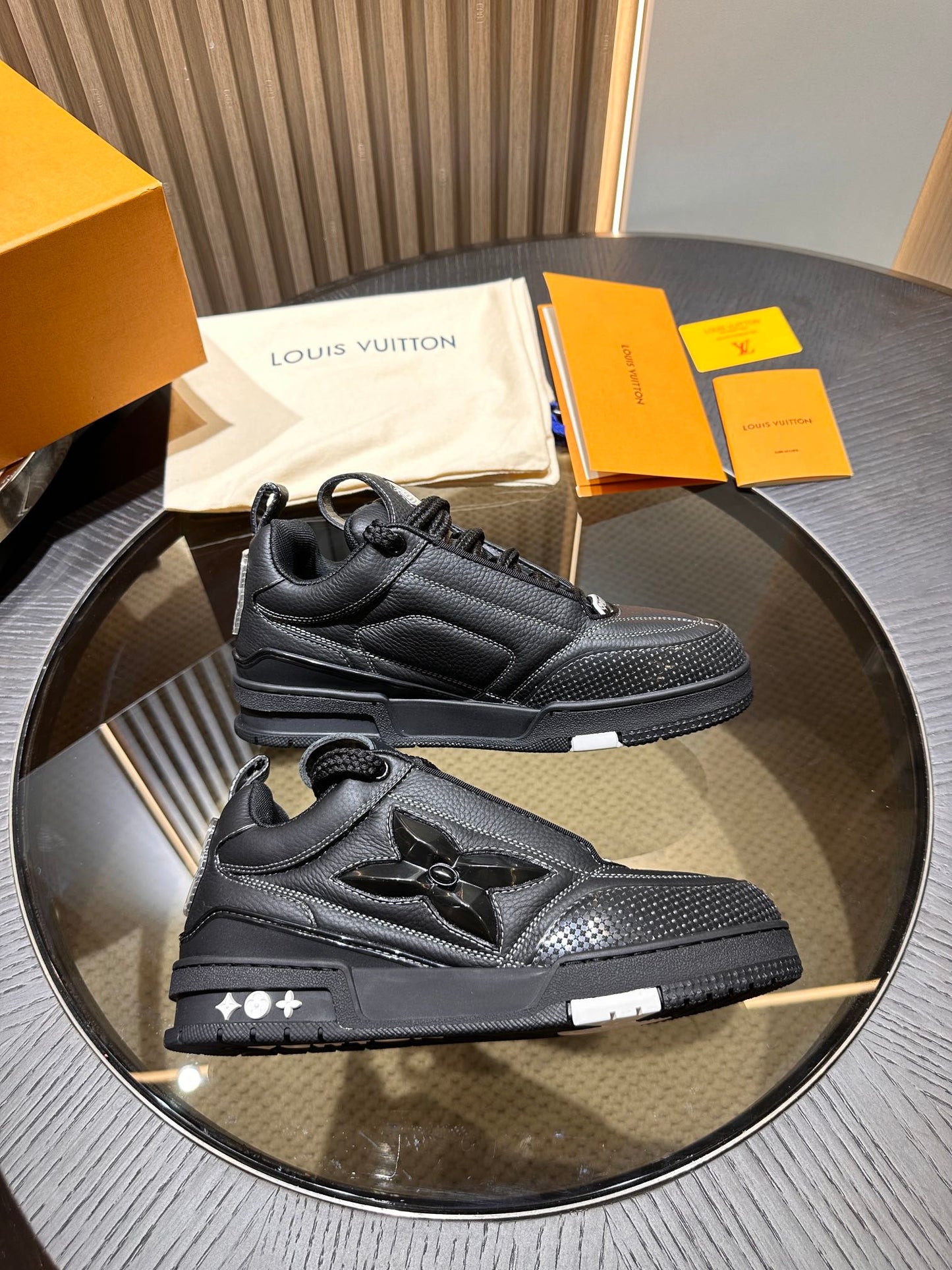 L*V SKATE "CARBON BLACK"