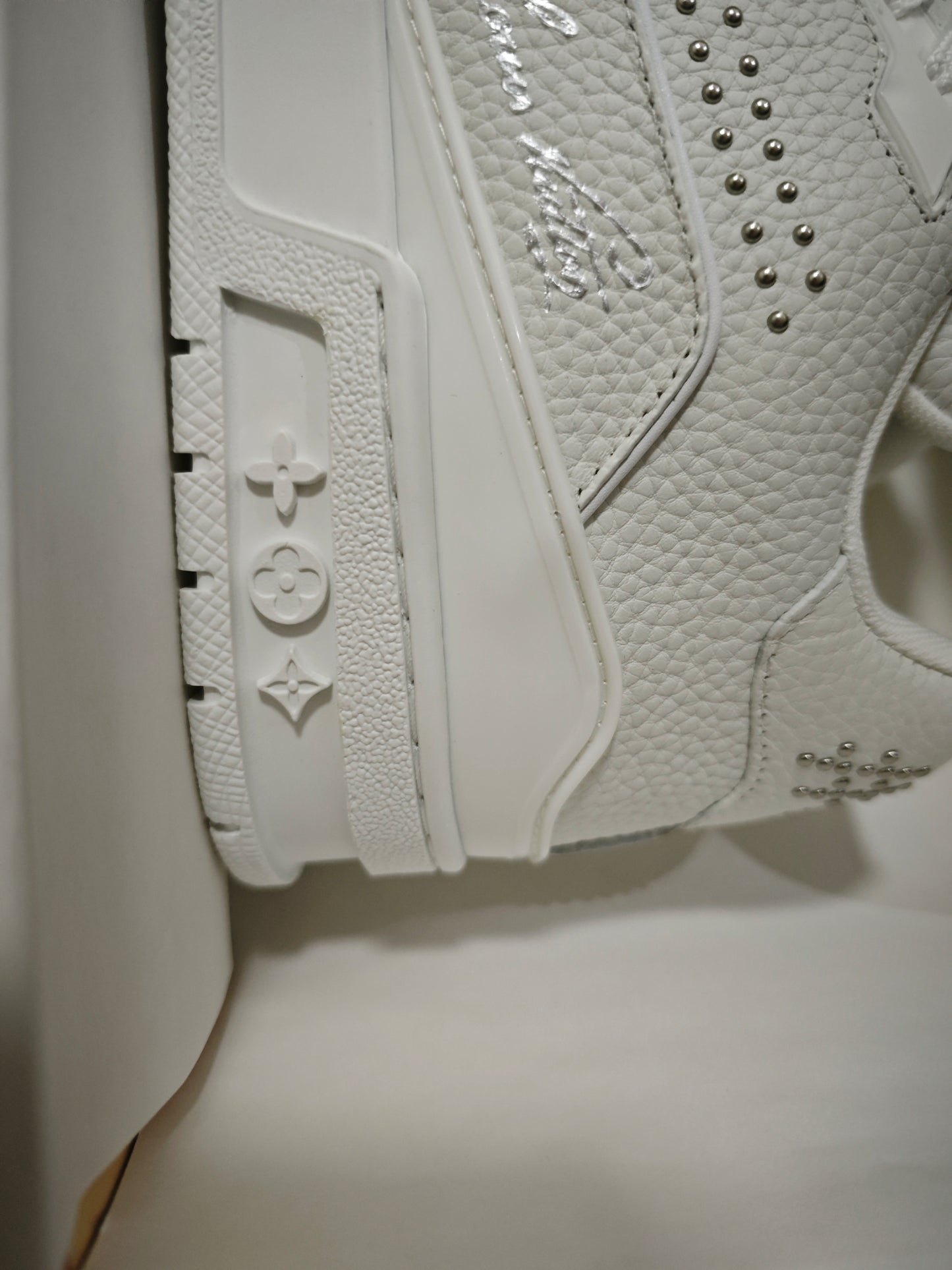 L*V TRAINER "WHITE GRAY"