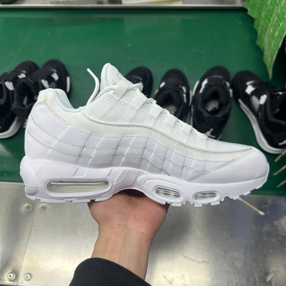 AIRM*X 95 "ESSENTIALS WHITE"