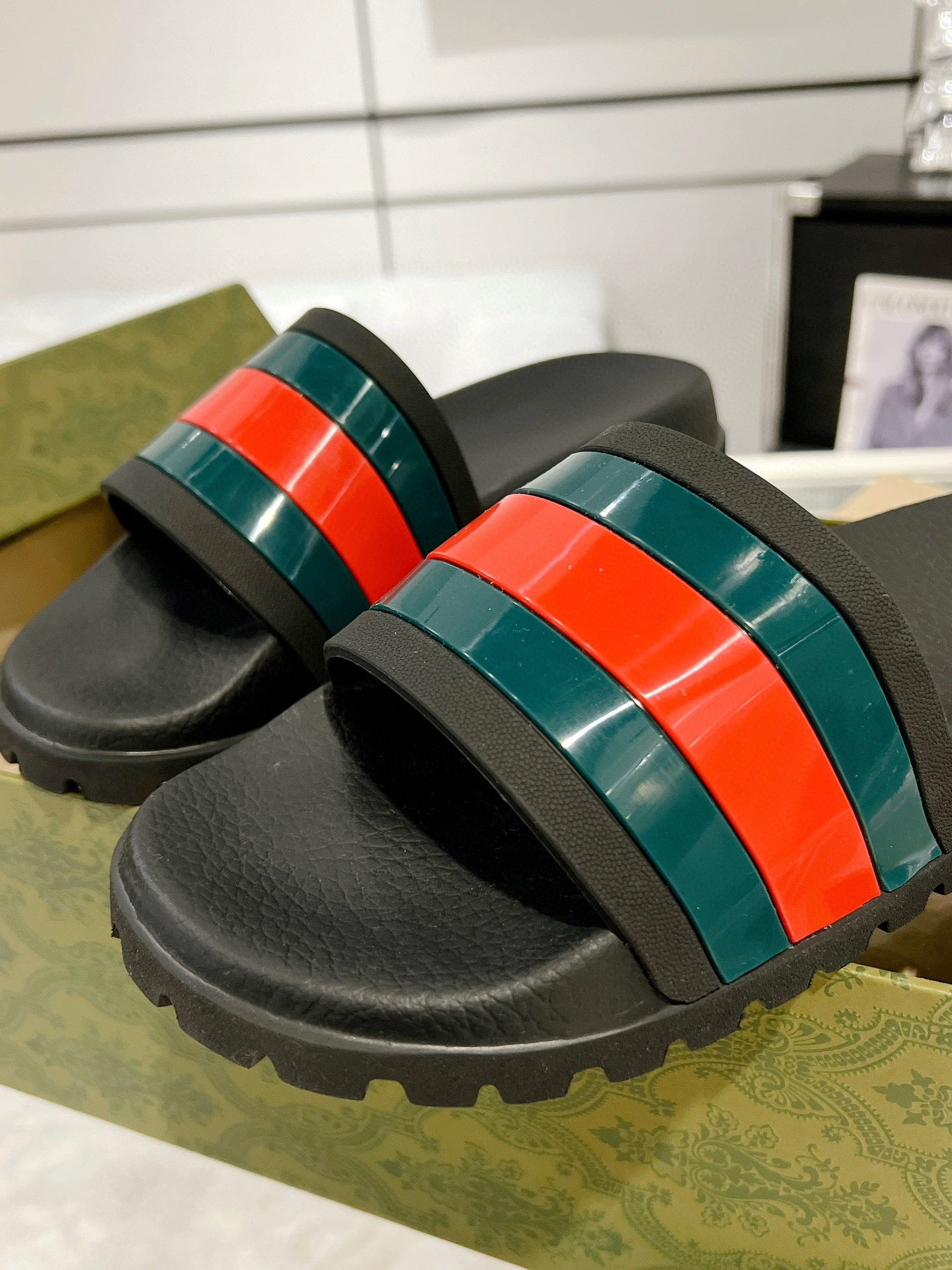 GU*CI WEB SLIDES "Black"