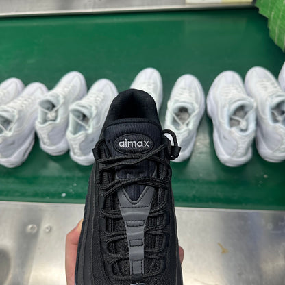 AIRM*X 95 "ESSENTIALS BLACK"