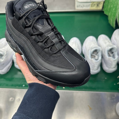 AIRM*X 95 "ESSENTIALS BLACK"