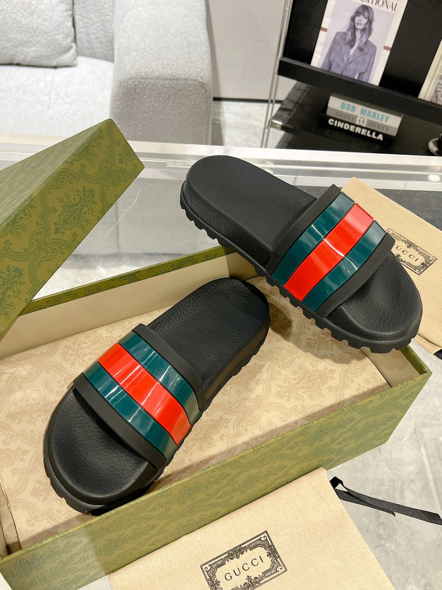 GU*CI WEB SLIDES "Black"