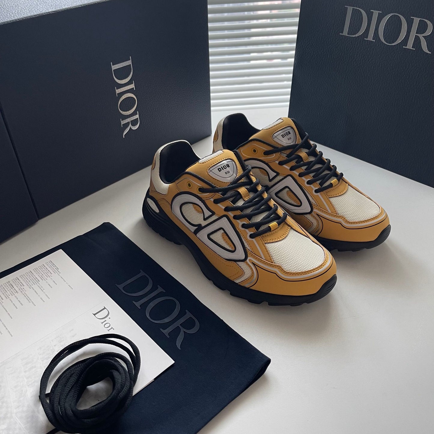 DI*R B30 "Black & Yellow"