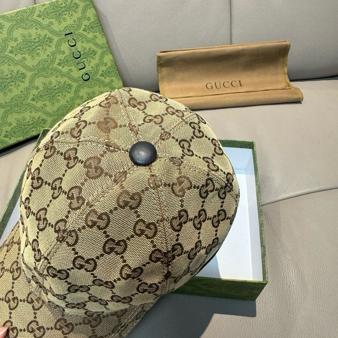 GU*CI CAP "GG CANVAS"